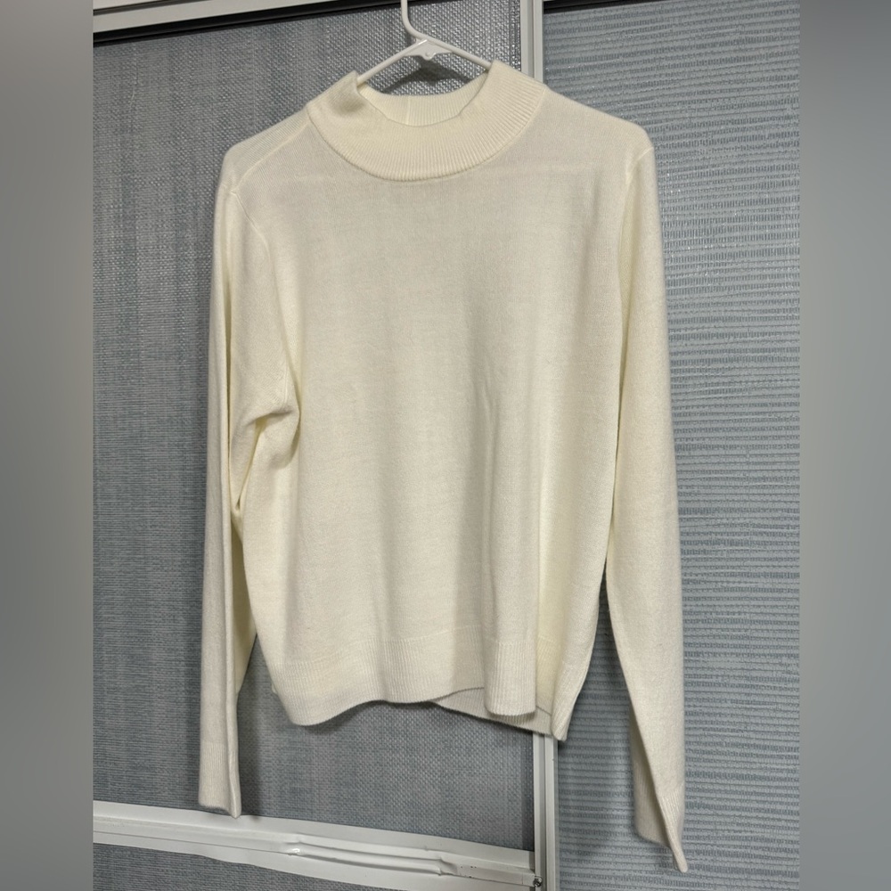 NWOT Elizabeth Williams Ecru sweater M